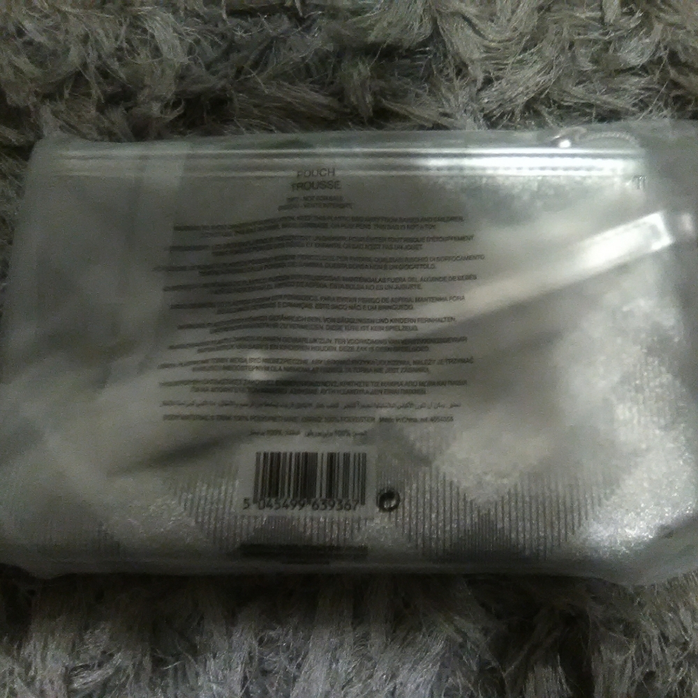 Burberry fragrance pouch cosmetic wristlet silver. - Picture 5 of 5